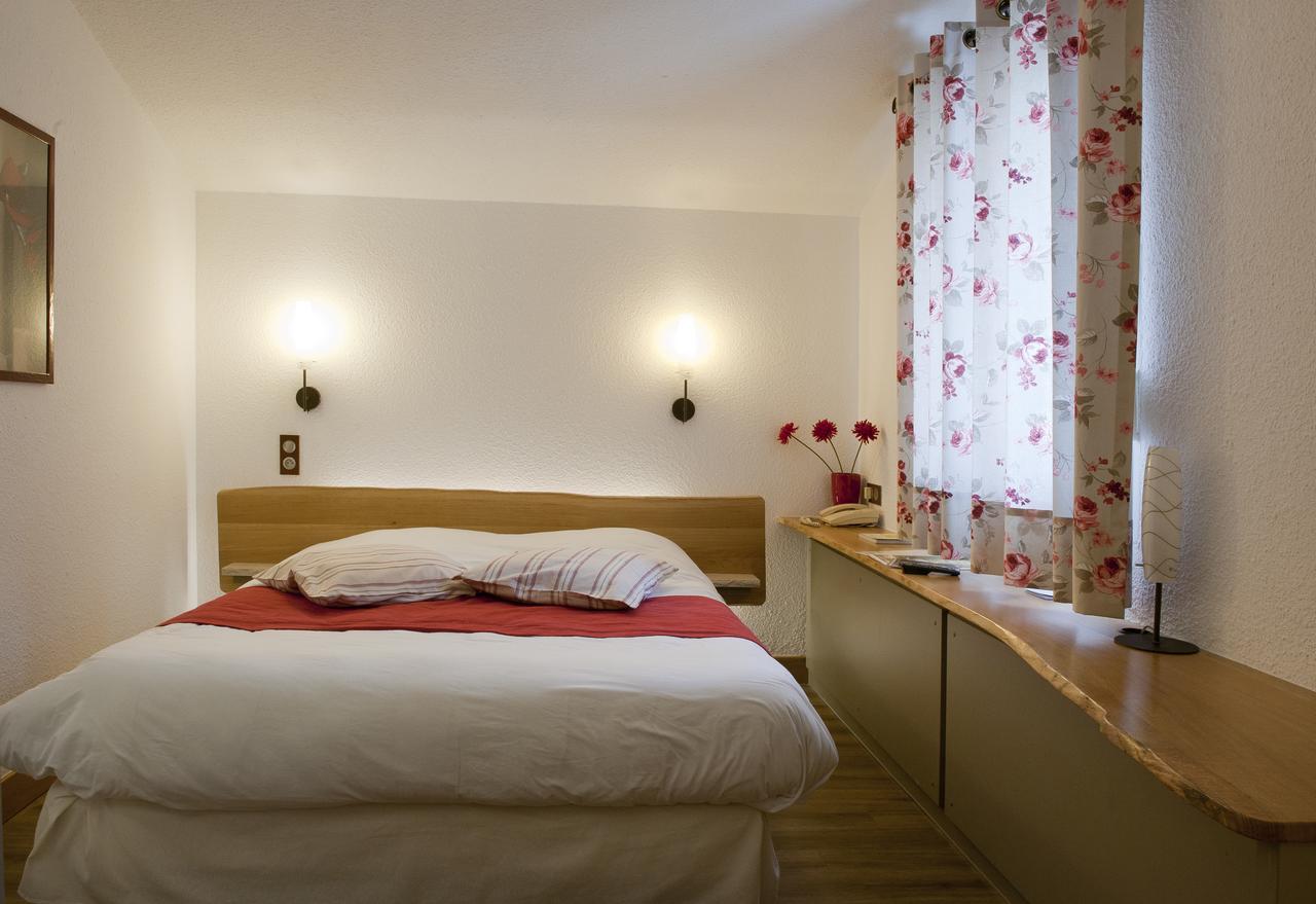 Logis Le Cheval Rouge Hotel Sainte-Menehould Quarto foto